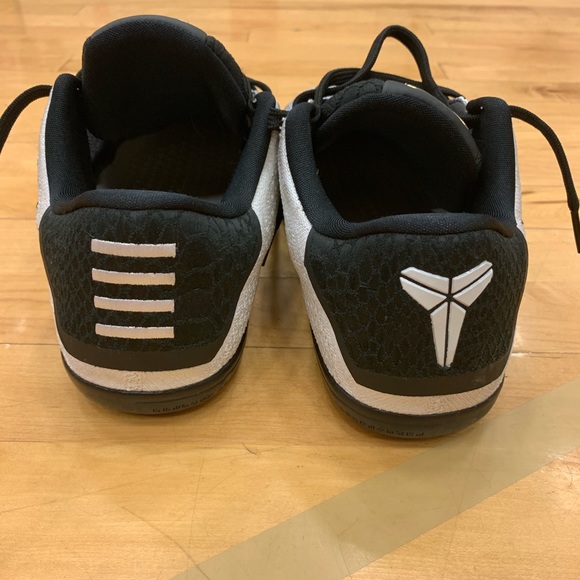 Nike Kobe 11xi ID. Size 9. - Picture 4 of 6